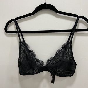 Victoria’s  Secret black  lace bralette M